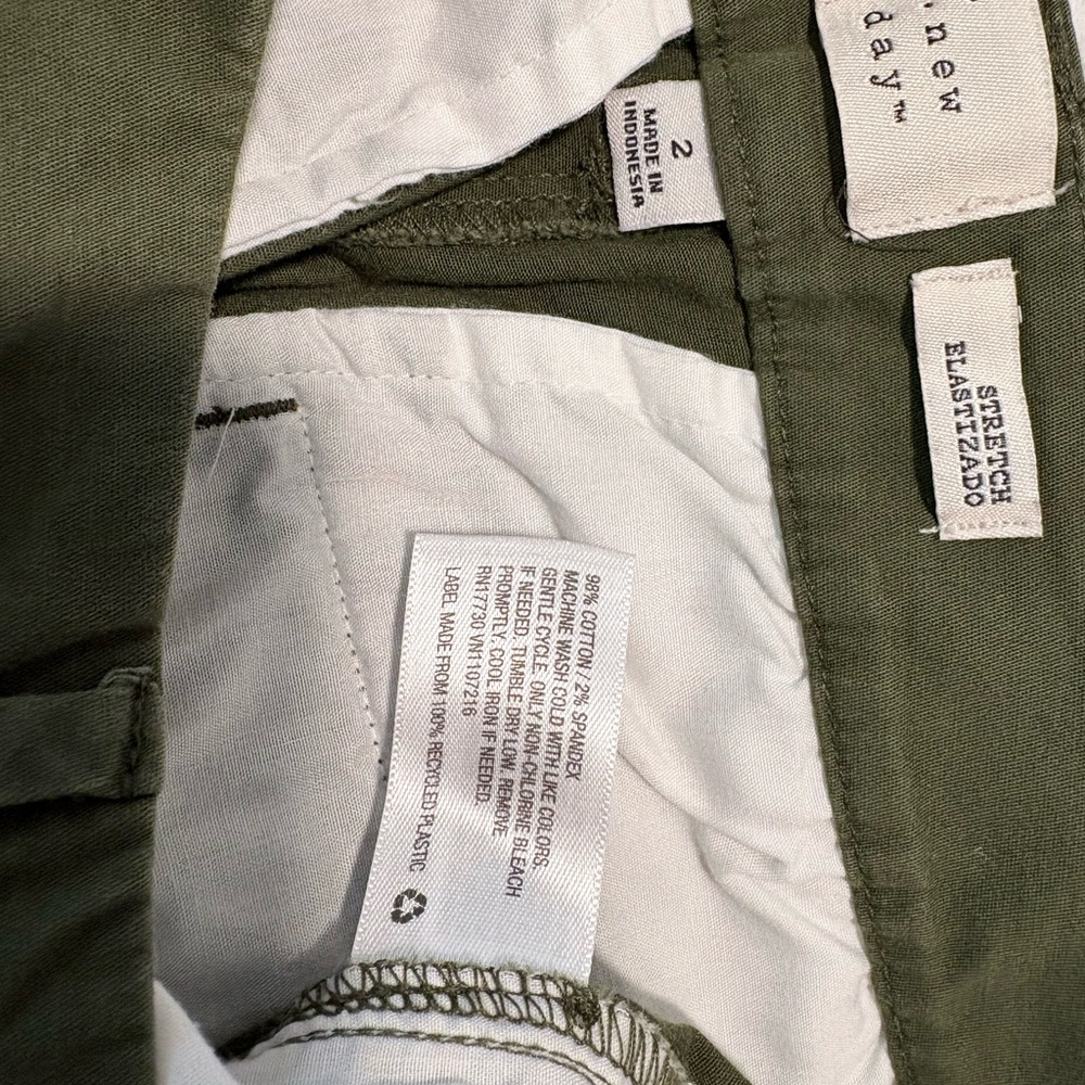 LIKE NEW!! New Day Olive Green Stretch Shorts - Picture 4 of 4
